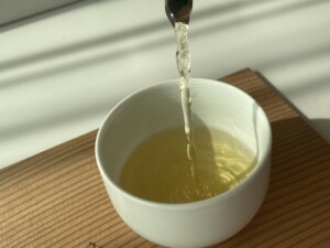 ほうじ茶朝注ぐ